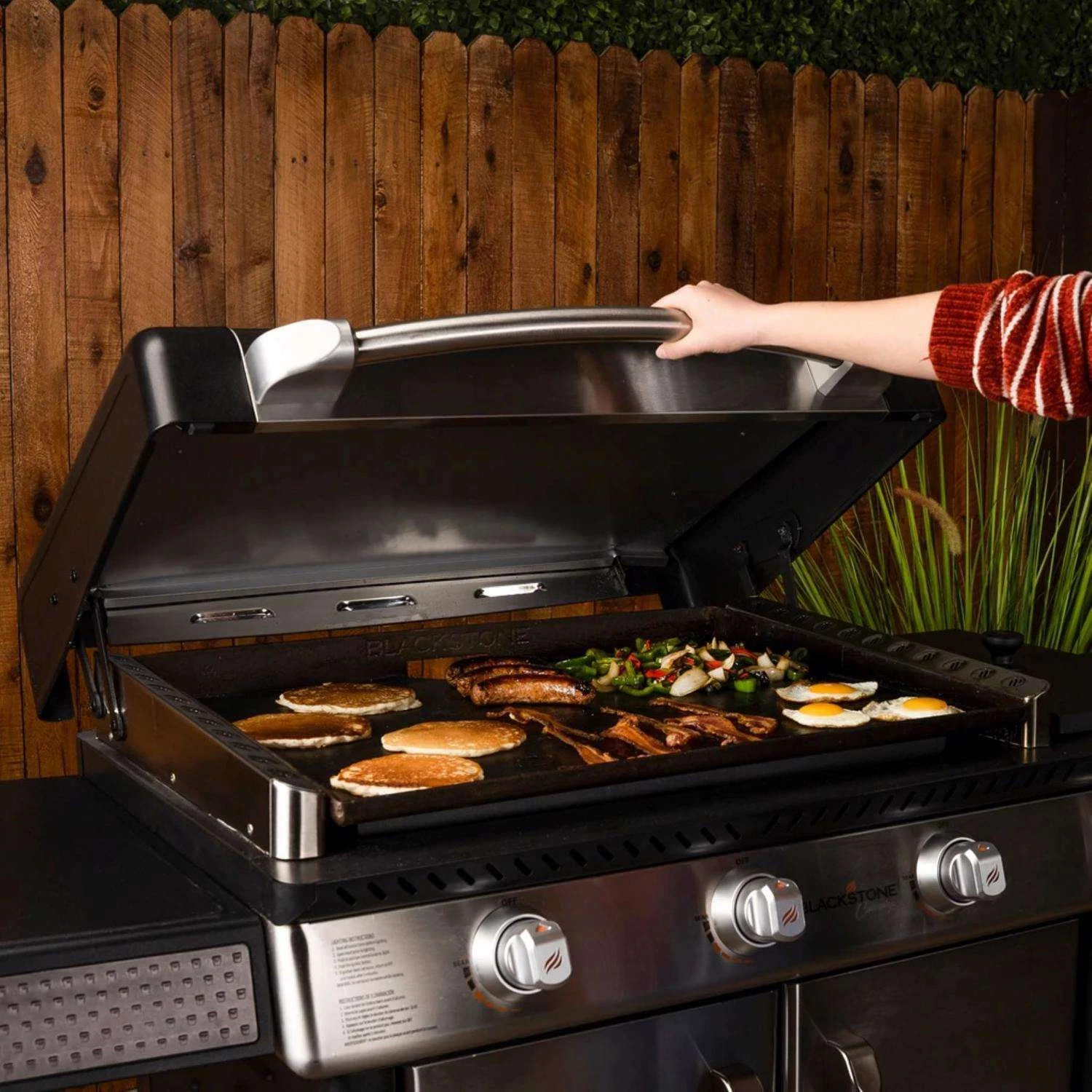 Blackstone 5 Burner Liquid Propane Outdoor Griddle Black/Silver - Image 4