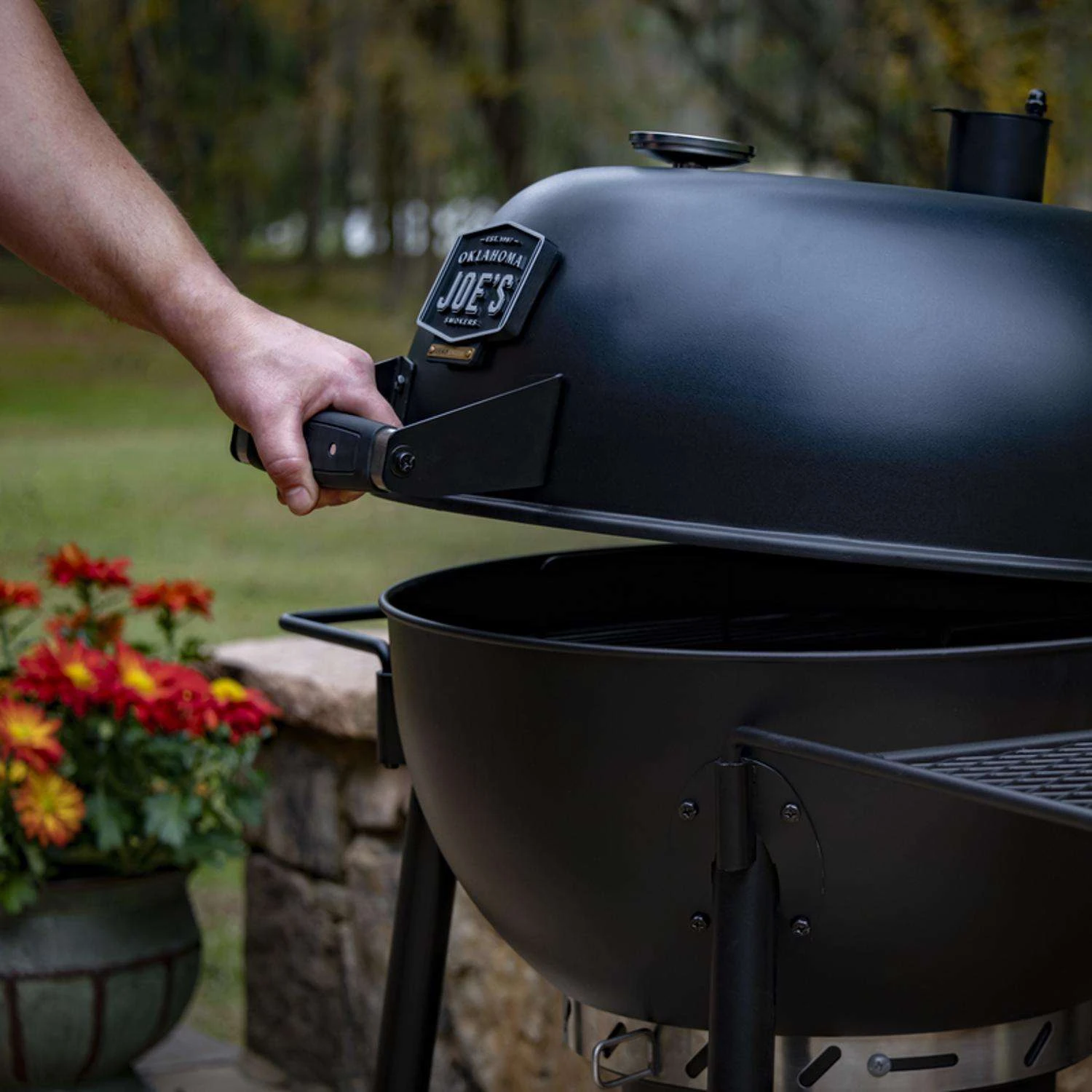 Char-Broil 21.5 In. Blackjack Charcoal Grill Black - Image 4